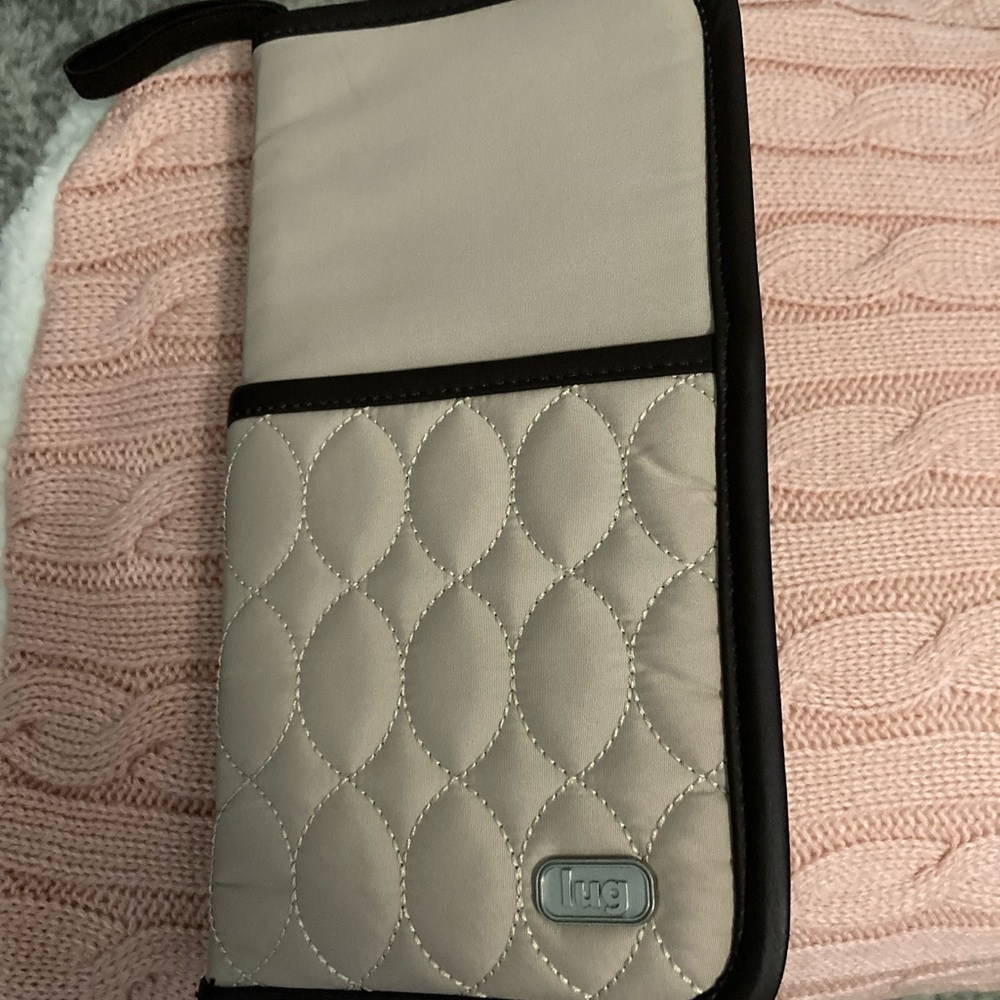 Lug Quilted Wallet in Beige and Black
